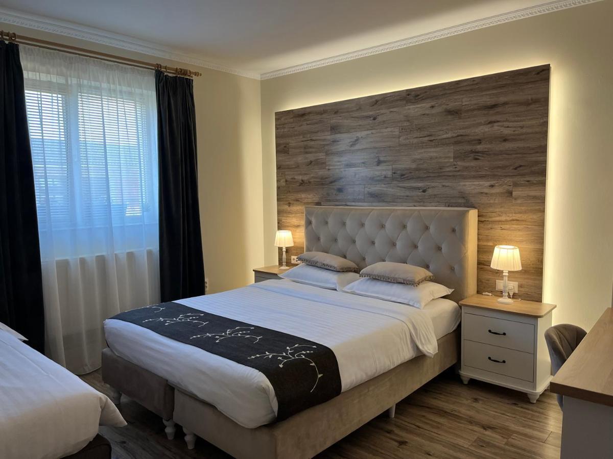 Hotel Noble House Oradea Exterior foto