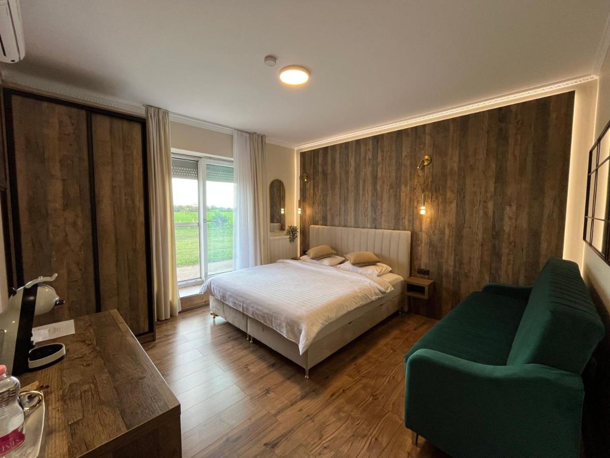 Hotel Noble House Oradea Exterior foto