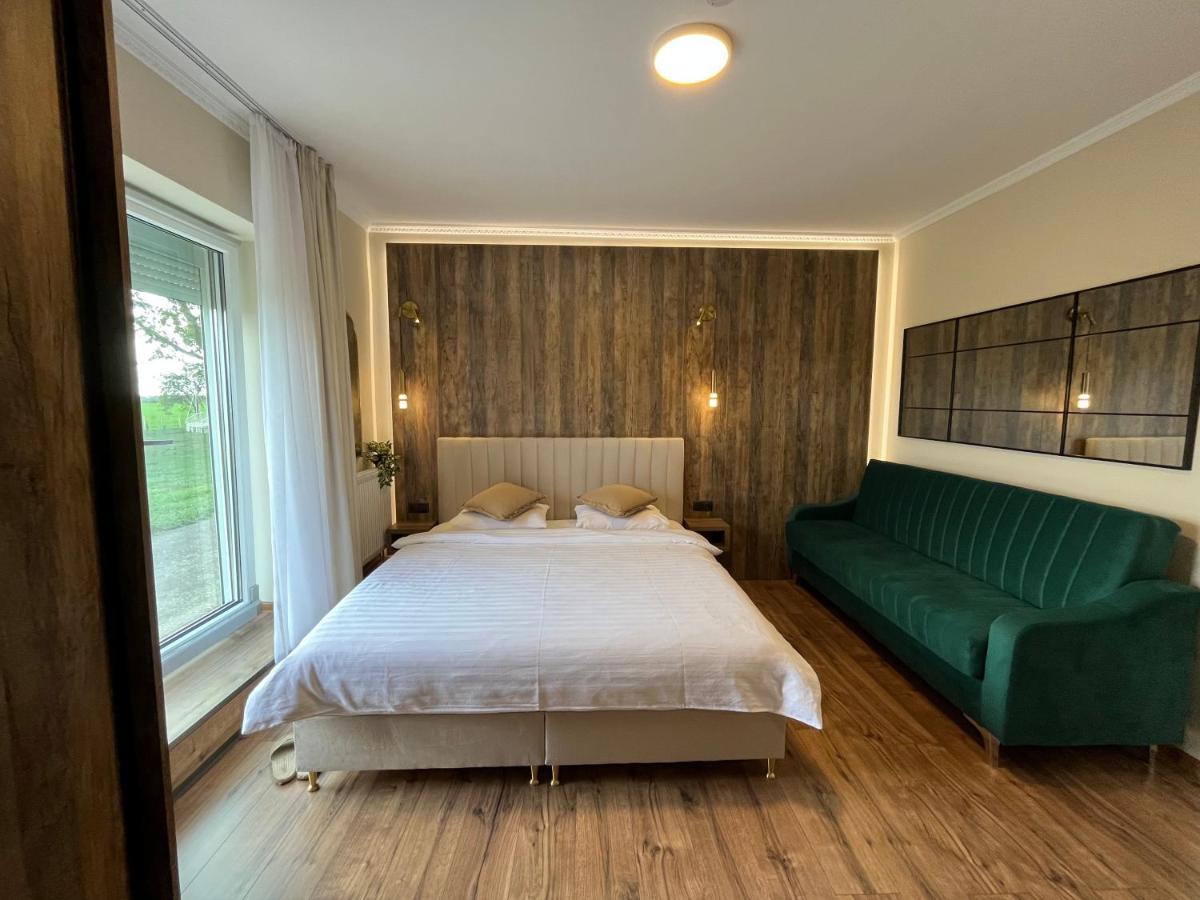 Hotel Noble House Oradea Exterior foto