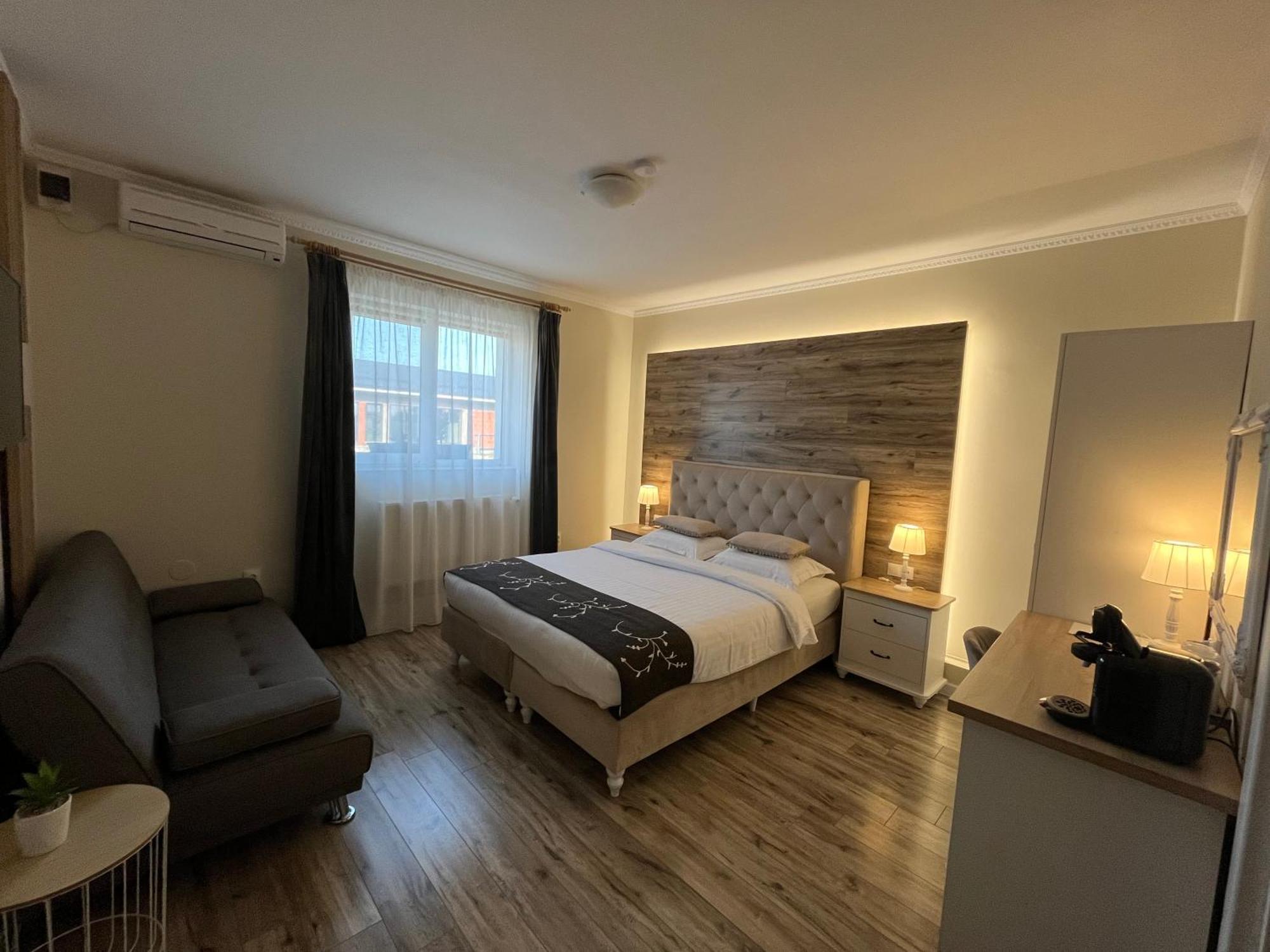 Hotel Noble House Oradea Exterior foto