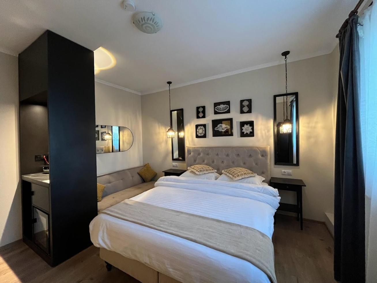 Hotel Noble House Oradea Exterior foto