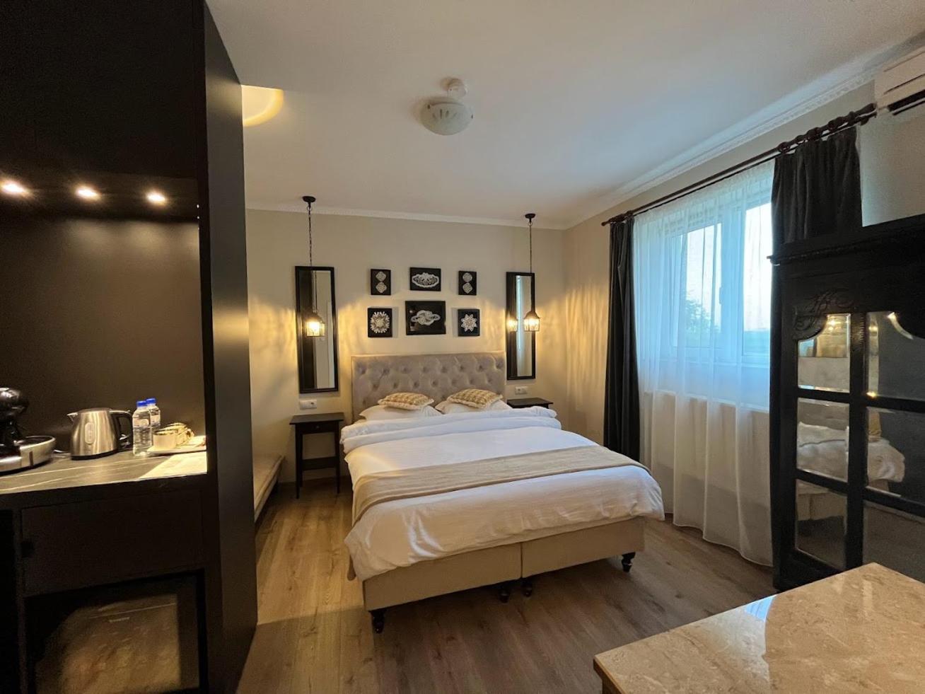 Hotel Noble House Oradea Exterior foto